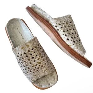 Vero Cuoio Women’s Sz 7M Sandals Slip Ons Naked Feet Flats Square